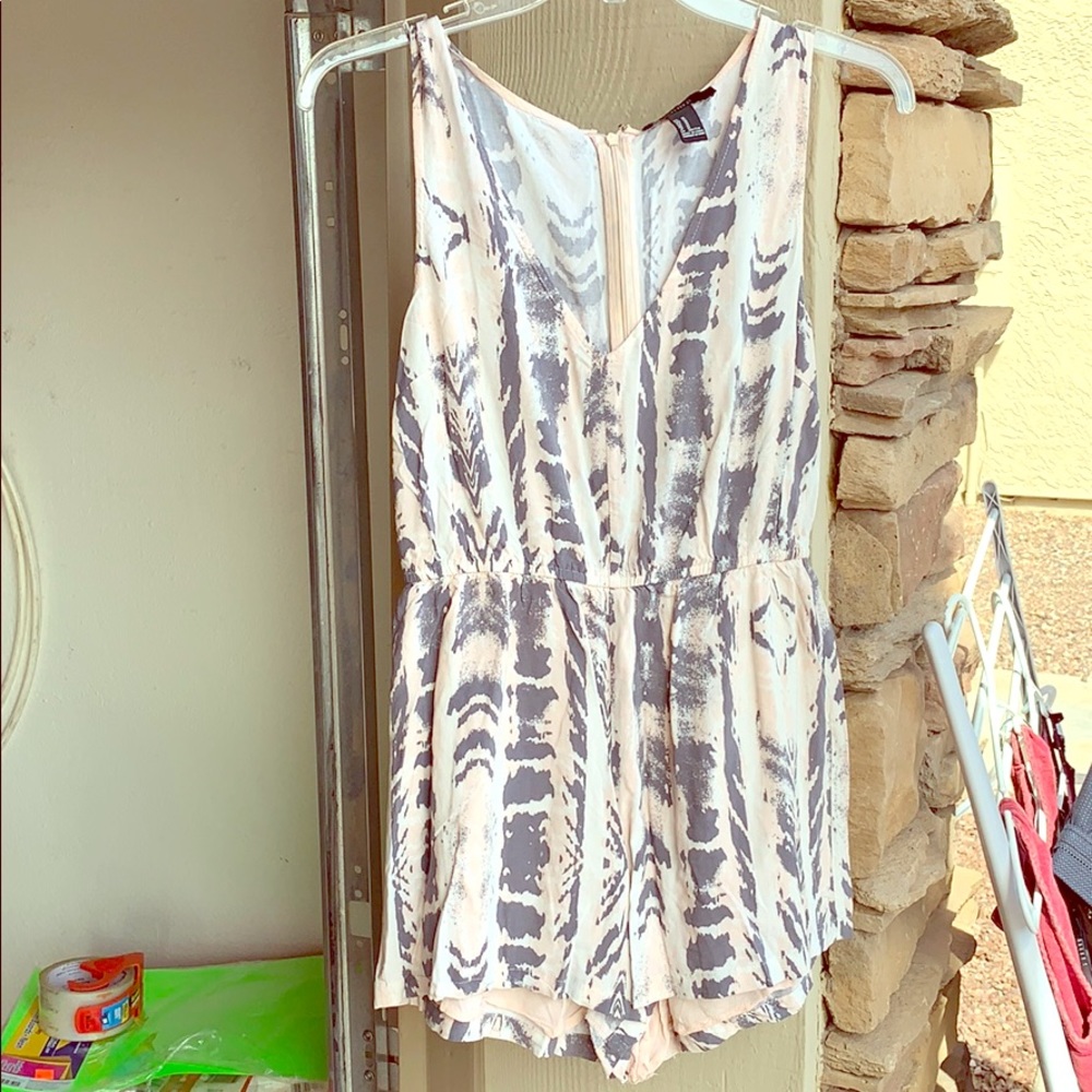 FOREVER 21 ROMPER EUC
